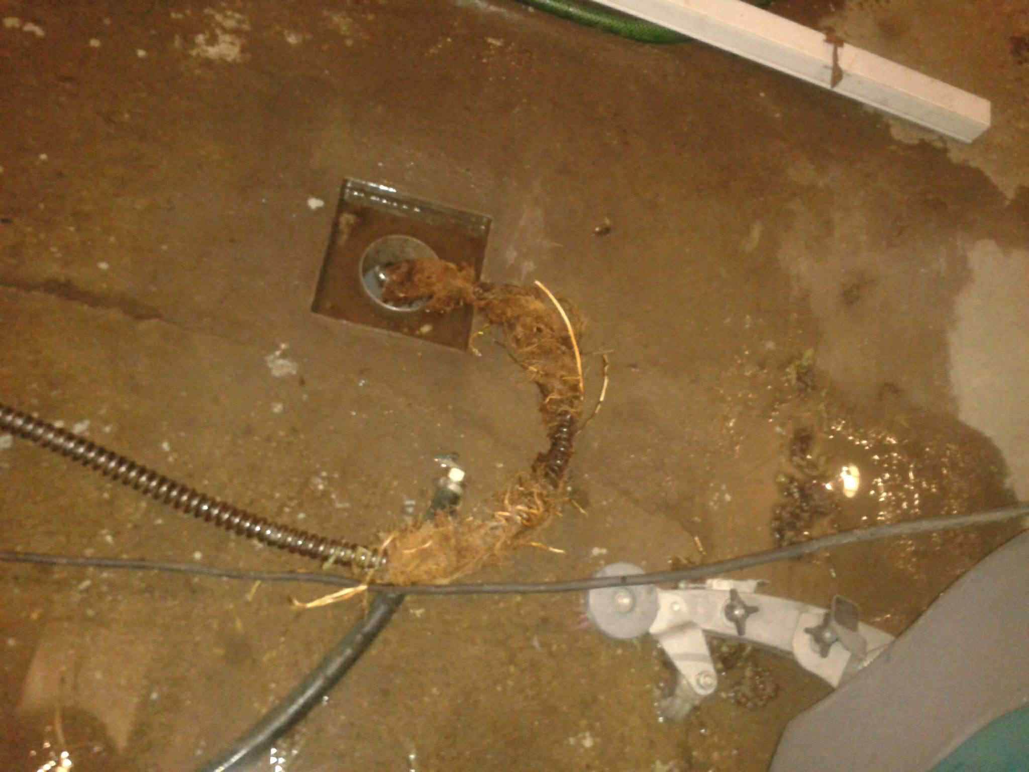 Duguláselhárítás munkaközben 1