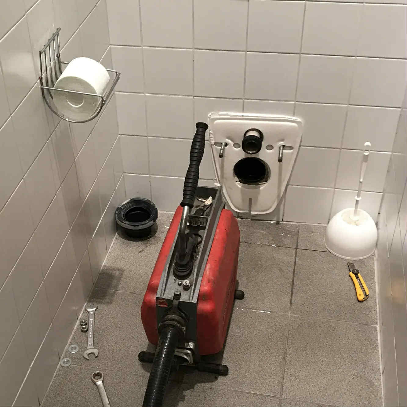 Duguláselhárítás munkaközben 2